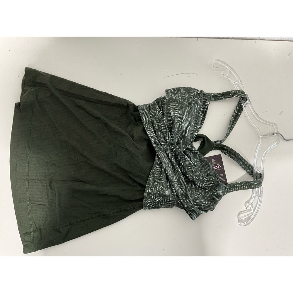 Lululemon green tank top with built in bra